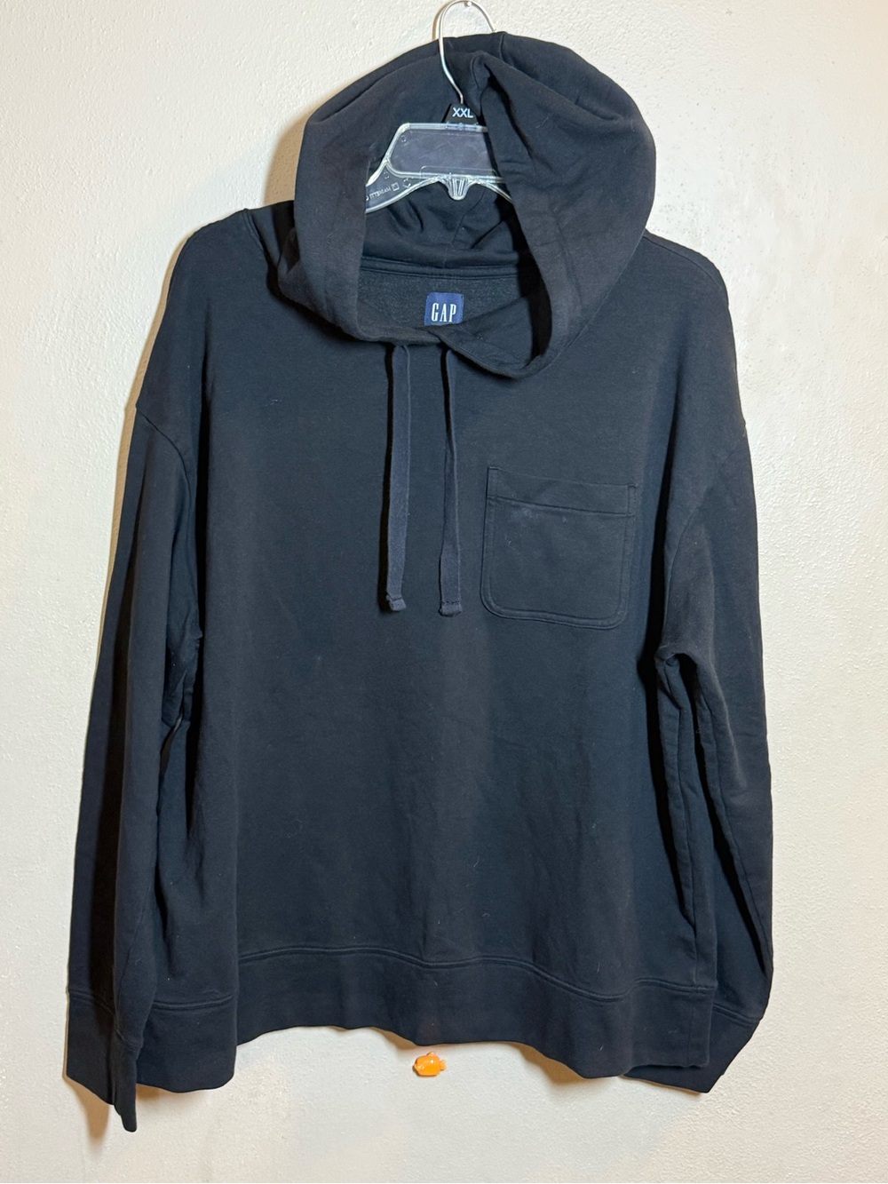 GAP Men’s Black Pullover Hoodie with Chest Pocket XL Tall